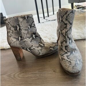 Snakeskin American rag booties